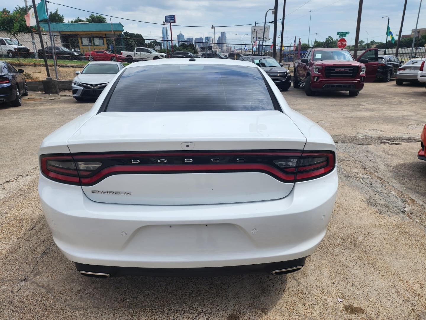 2019 white Dodge Charger SXT (2C3CDXBG9KH) with an 3.6L V6 DOHC 24V engine, 8A transmission, located at 945 E. Jefferson Blvd, Dallas, TX, 75203, (214) 943-7777, 32.752514, -96.811630 - Photo#3