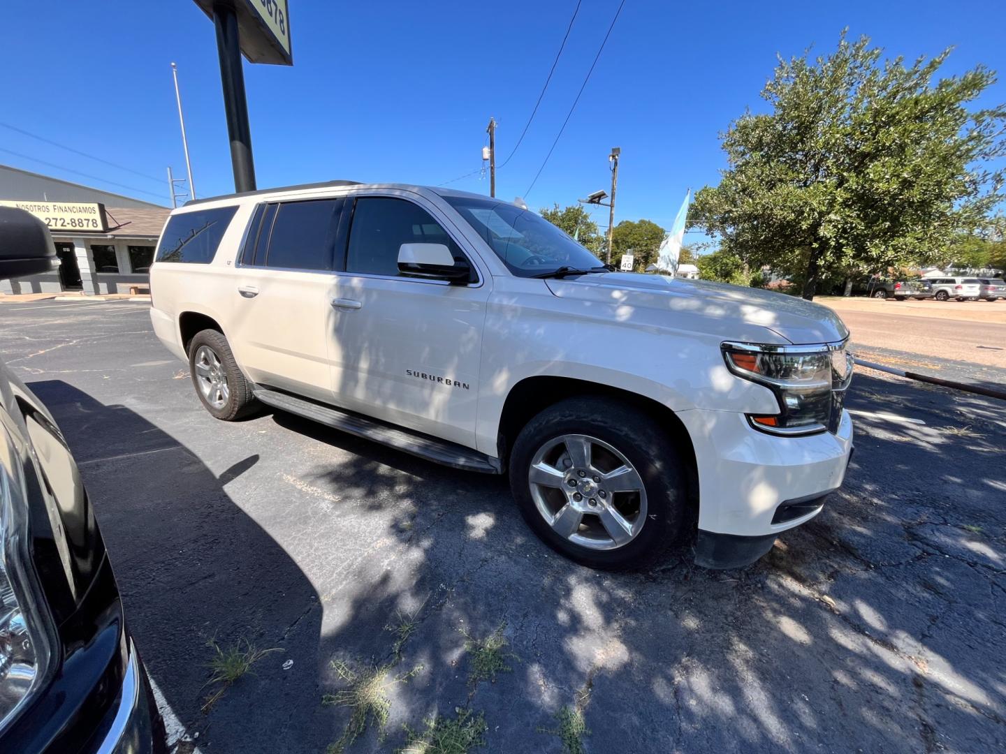 2015 Cream Chevrolet Suburban LT 1500 4WD (1GNSKJKCXFR) with an 5.3L V8 OHV 16V engine, 6-Speed Automatic transmission, located at 945 E. Jefferson Blvd, Dallas, TX, 75203, (214) 943-7777, 32.752514, -96.811630 - Photo#2