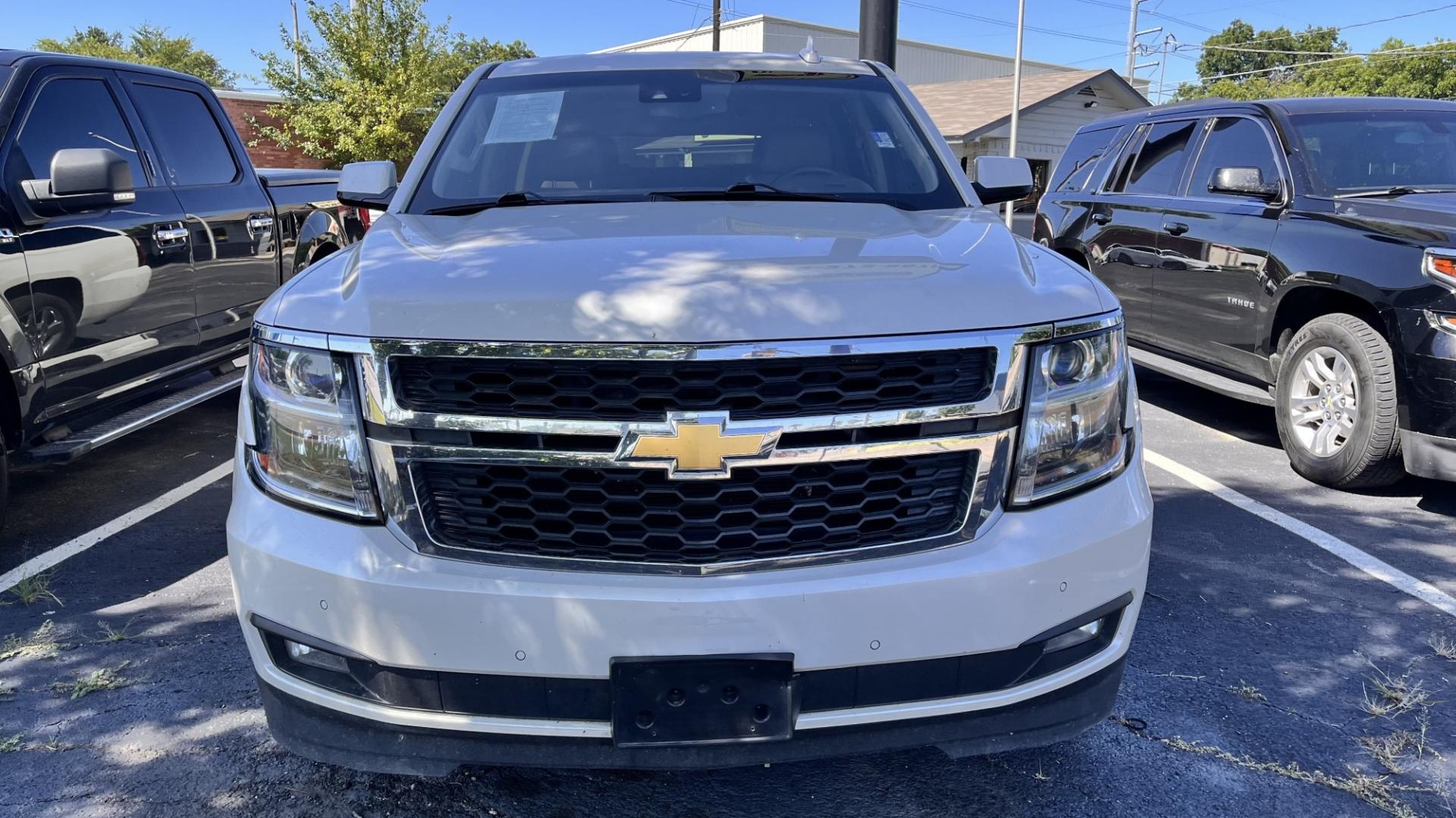 2015 Cream Chevrolet Suburban LT 1500 4WD (1GNSKJKCXFR) with an 5.3L V8 OHV 16V engine, 6-Speed Automatic transmission, located at 945 E. Jefferson Blvd, Dallas, TX, 75203, (214) 943-7777, 32.752514, -96.811630 - Photo#1