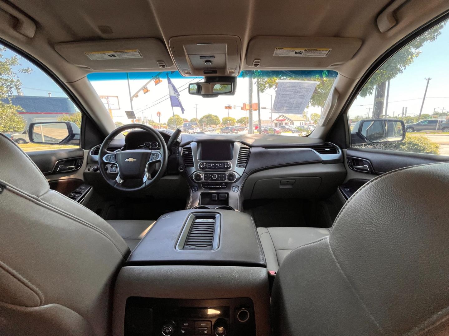 2015 Cream Chevrolet Suburban LT 1500 4WD (1GNSKJKCXFR) with an 5.3L V8 OHV 16V engine, 6-Speed Automatic transmission, located at 945 E. Jefferson Blvd, Dallas, TX, 75203, (214) 943-7777, 32.752514, -96.811630 - Photo#3