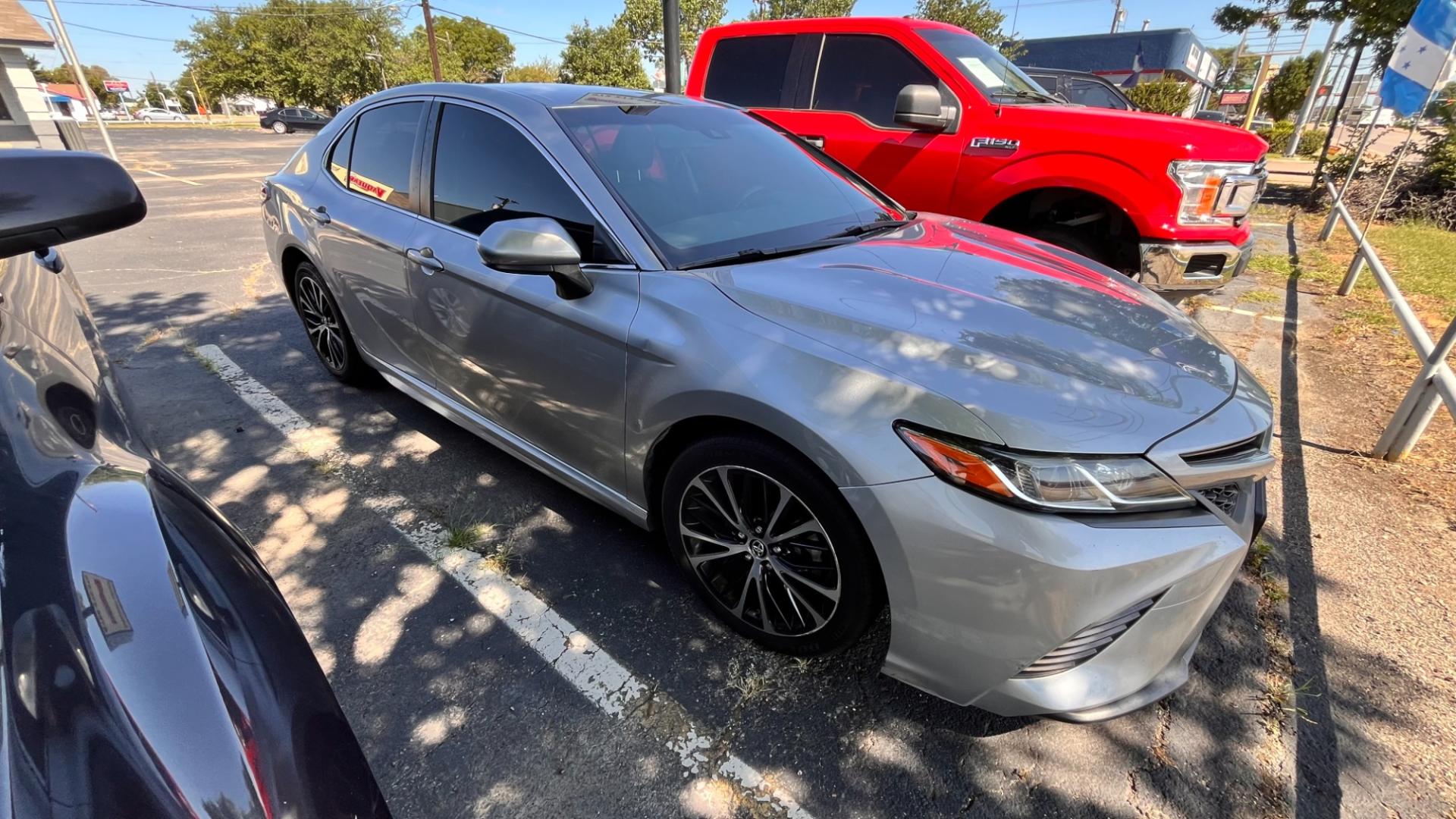 2018 Silver Toyota Camry XSE (JTNB11HK4J3) with an 2.5L L4 DOHC 16V engine, 8A transmission, located at 945 E. Jefferson Blvd, Dallas, TX, 75203, (214) 943-7777, 32.752514, -96.811630 - Photo#2