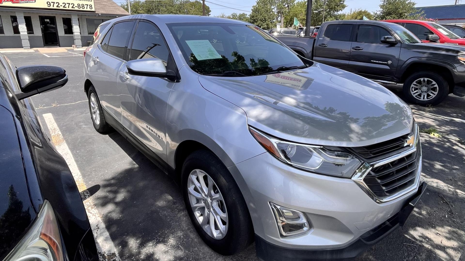 2018 Silver Chevrolet Equinox LT 2WD (3GNAXJEV2JS) with an 1.5L L4 DIR DOHC 16V TURBO engine, 6A transmission, located at 945 E. Jefferson Blvd, Dallas, TX, 75203, (214) 943-7777, 32.752514, -96.811630 - Photo#2