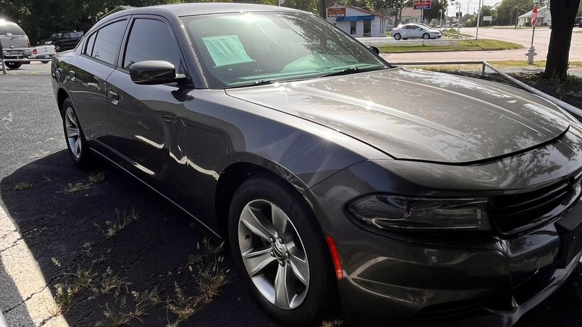 2016 Gray Dodge Charger SXT (2C3CDXHG8GH) with an 3.6L V6 DOHC 24V engine, 8A transmission, located at 945 E. Jefferson Blvd, Dallas, TX, 75203, (214) 943-7777, 32.752514, -96.811630 - Photo#2