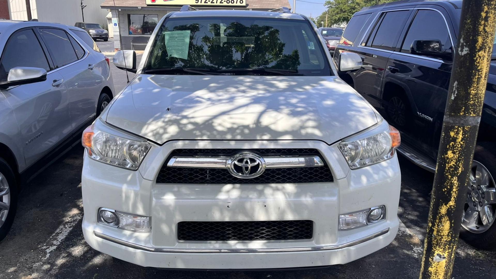 2013 white Toyota 4Runner SR5 2WD (JTEZU5JR1D5) with an 4.0L V6 DOHC 24V engine, 5-Speed Automatic transmission, located at 945 E. Jefferson Blvd, Dallas, TX, 75203, (214) 943-7777, 32.752514, -96.811630 - Photo#1