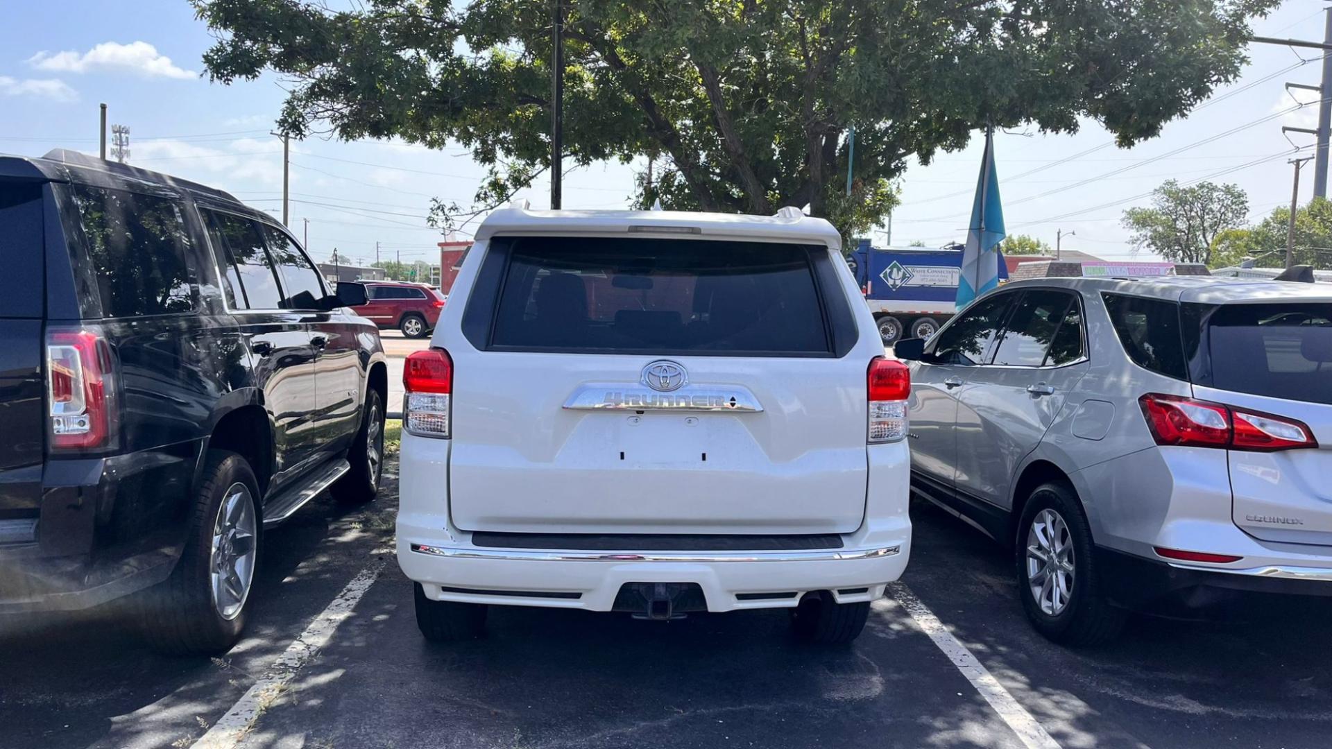 2013 white Toyota 4Runner SR5 2WD (JTEZU5JR1D5) with an 4.0L V6 DOHC 24V engine, 5-Speed Automatic transmission, located at 945 E. Jefferson Blvd, Dallas, TX, 75203, (214) 943-7777, 32.752514, -96.811630 - Photo#2