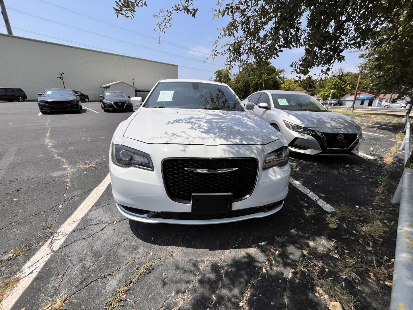 2018 white /Black Chrysler 300 S V6 AWD (2C3CCAGG2JH) with an 3.6L V6 DOHC 24V engine, 8A transmission, located at 945 E. Jefferson Blvd, Dallas, TX, 75203, (214) 943-7777, 32.752514, -96.811630 - Photo#1