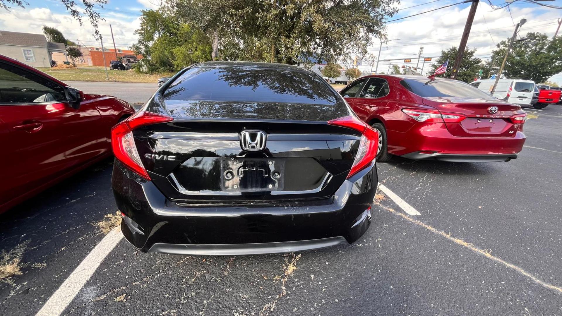 2016 Honda Civic LX Sedan CVT (19XFC2F5XGE) with an 2.0L L4 DOHC 16V engine, CVT transmission, located at 945 E. Jefferson Blvd, Dallas, TX, 75203, (214) 943-7777, 32.752514, -96.811630 - Photo#3