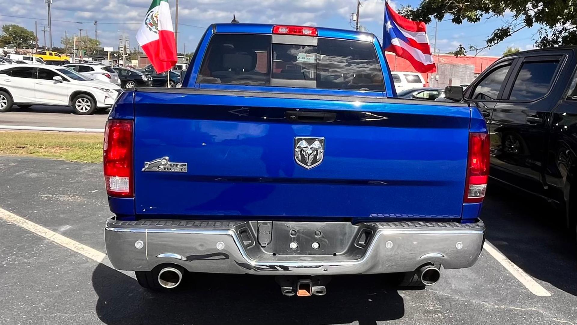 2019 RAM 1500 SLT Crew Cab SWB 2WD (1C6RR6LT8KS) with an 5.7L V8 OHV 16V engine, 8A transmission, located at 945 E. Jefferson Blvd, Dallas, TX, 75203, (214) 943-7777, 32.752514, -96.811630 - Photo#3