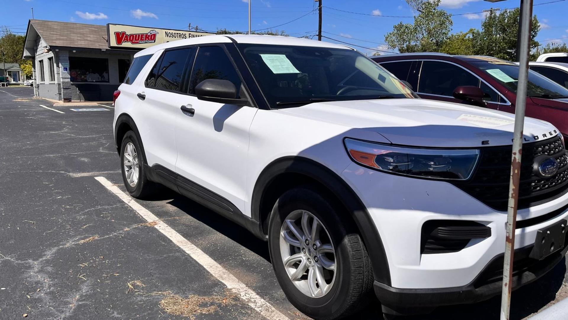 2021 white Ford Explorer Base (1FMSK7BH5MG) with an 2.3L L4 DOHC 16V engine, 10A transmission, located at 945 E. Jefferson Blvd, Dallas, TX, 75203, (214) 943-7777, 32.752514, -96.811630 - Photo#2