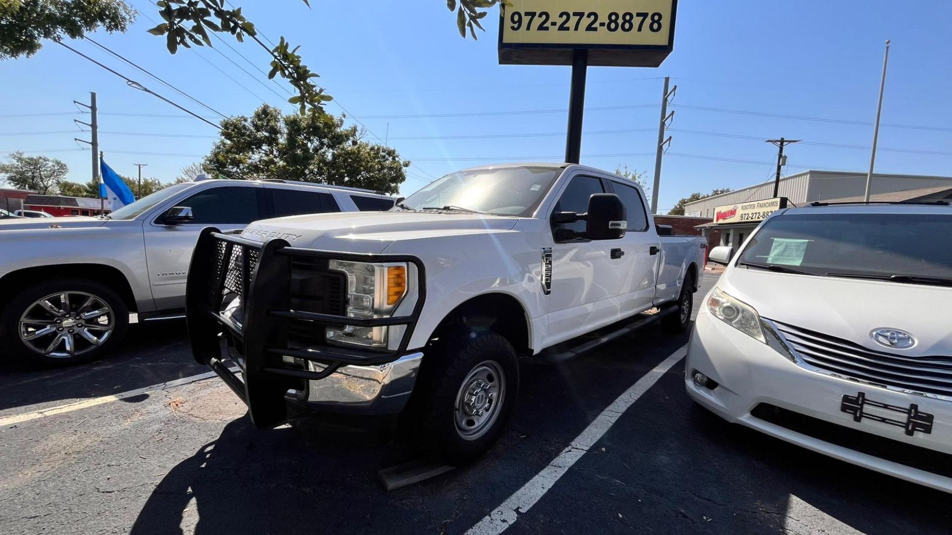 2017 white Ford F-250 SD King Ranch Crew Cab 4WD (1FT7W2B67HE) with an 6.2L V8 OHV 16V engine, 6A transmission, located at 945 E. Jefferson Blvd, Dallas, TX, 75203, (214) 943-7777, 32.752514, -96.811630 - Photo#0