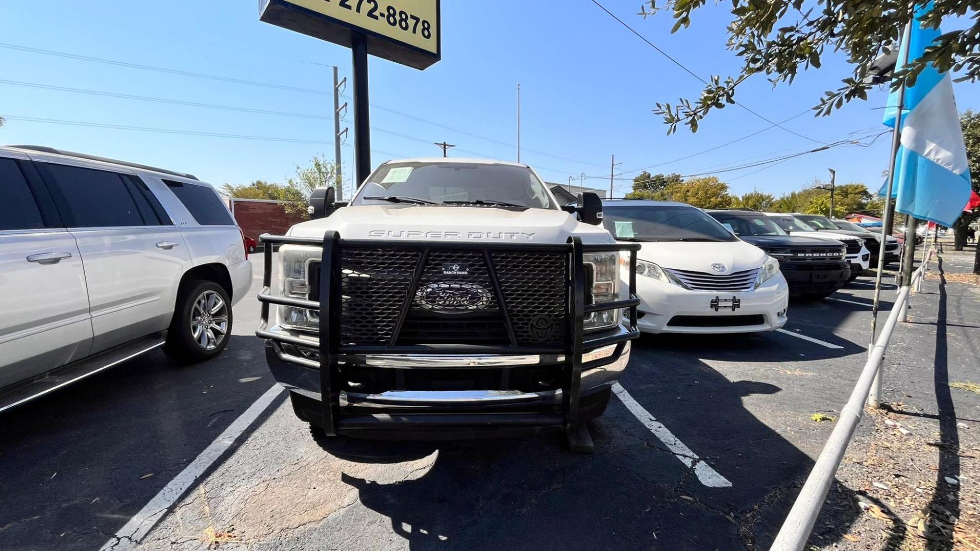 2017 white Ford F-250 SD King Ranch Crew Cab 4WD (1FT7W2B67HE) with an 6.2L V8 OHV 16V engine, 6A transmission, located at 945 E. Jefferson Blvd, Dallas, TX, 75203, (214) 943-7777, 32.752514, -96.811630 - Photo#1