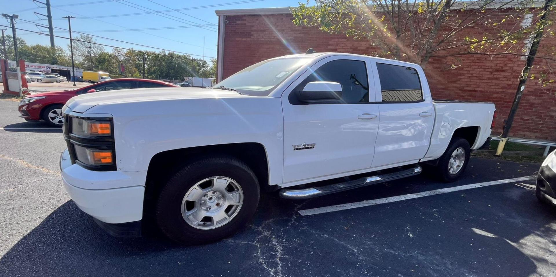 2014 white Chevrolet Silverado 1500 1LT Crew Cab 2WD (3GCPCREC9EG) with an 4.8L V8 OHV 16V engine, 6-Speed Automatic transmission, located at 945 E. Jefferson Blvd, Dallas, TX, 75203, (214) 943-7777, 32.752514, -96.811630 - Photo#0