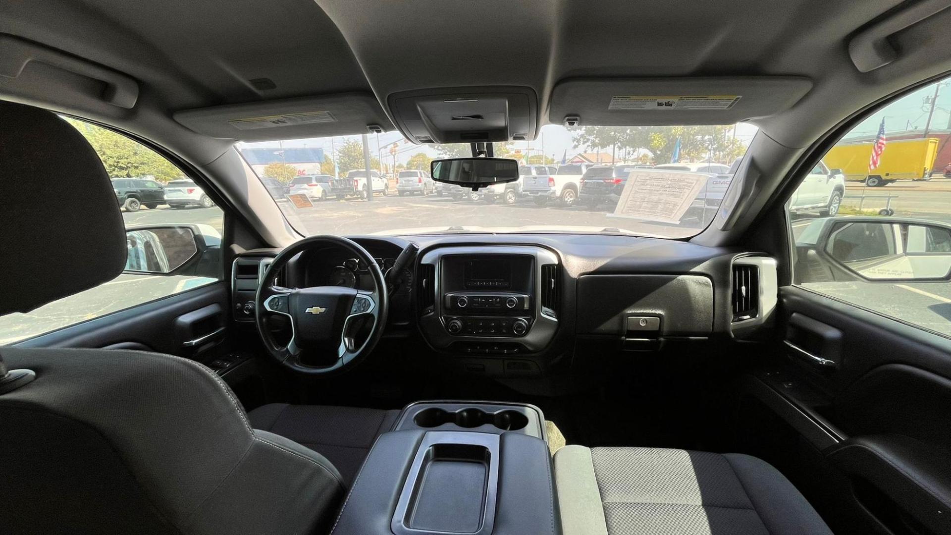 2014 white Chevrolet Silverado 1500 1LT Crew Cab 2WD (3GCPCREC9EG) with an 4.8L V8 OHV 16V engine, 6-Speed Automatic transmission, located at 945 E. Jefferson Blvd, Dallas, TX, 75203, (214) 943-7777, 32.752514, -96.811630 - Photo#4