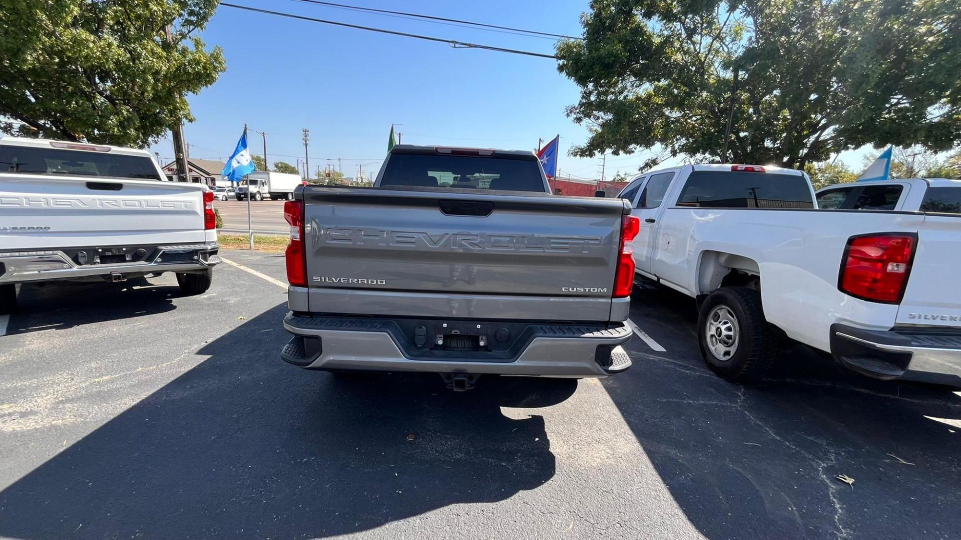 2020 Chevrolet Silverado 1500 Custom Crew Cab Short Box 2WD (3GCPWBEK9LG) with an 2.7L L4 DOHC 16V TURBO engine, 6A transmission, located at 945 E. Jefferson Blvd, Dallas, TX, 75203, (214) 943-7777, 32.752514, -96.811630 - Photo#3