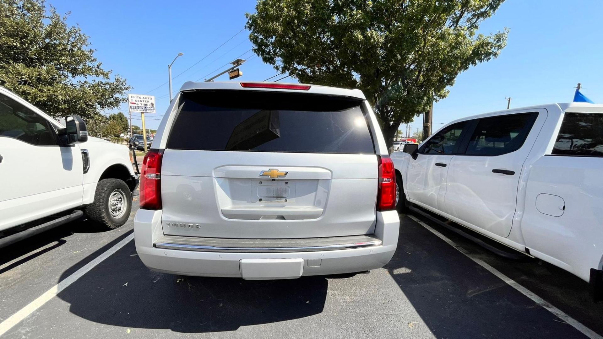 2016 Silver Chevrolet Tahoe LTZ 2WD (1GNSCCKC0GR) with an 5.3L V8 OHV 16V engine, 6A transmission, located at 945 E. Jefferson Blvd, Dallas, TX, 75203, (214) 943-7777, 32.752514, -96.811630 - Photo#3