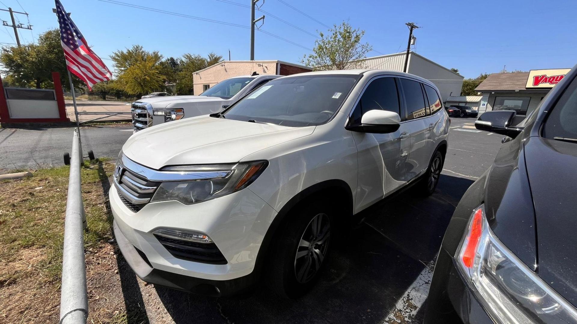 2016 white Honda Pilot EXLN 2WD (5FNYF5H76GB) with an 3.5L V6 SOHC 24V engine, 6-Speed Automatic transmission, located at 945 E. Jefferson Blvd, Dallas, TX, 75203, (214) 943-7777, 32.752514, -96.811630 - Photo#0