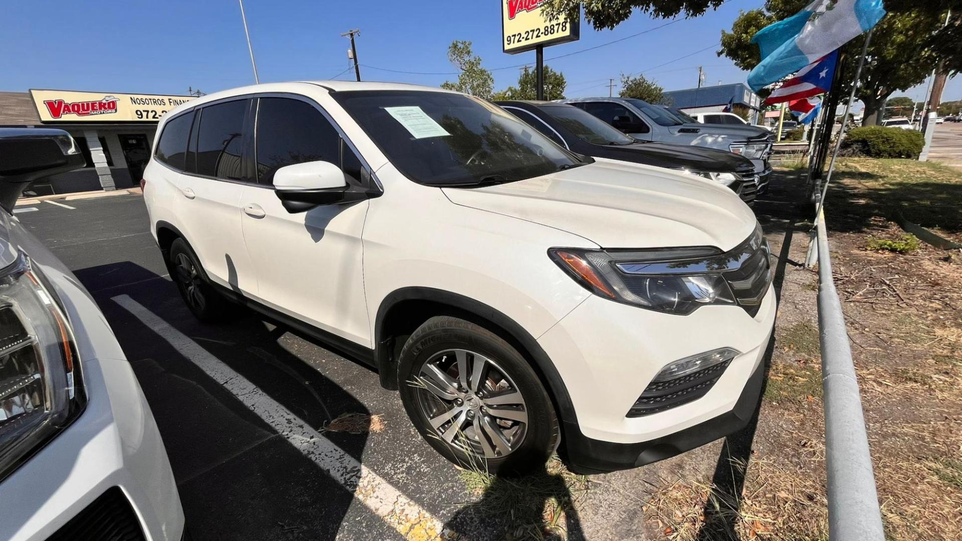 2016 white Honda Pilot EXLN 2WD (5FNYF5H76GB) with an 3.5L V6 SOHC 24V engine, 6-Speed Automatic transmission, located at 945 E. Jefferson Blvd, Dallas, TX, 75203, (214) 943-7777, 32.752514, -96.811630 - Photo#2