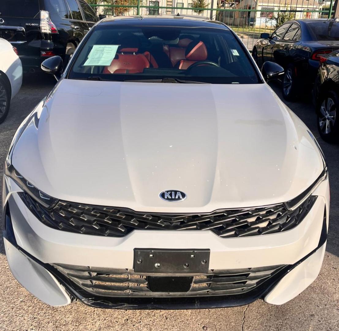 2021 Gray Kia K5 GT-Line (5XXG64J24MG) , located at 945 E. Jefferson Blvd, Dallas, TX, 75203, (214) 943-7777, 32.752514, -96.811630 - Photo#1