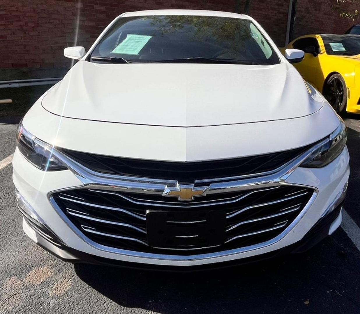 2022 Chevrolet Malibu 1FL (1G1ZC5ST7NF) with an 1.5L L4 DOHC 16V engine, 6A transmission, located at 945 E. Jefferson Blvd, Dallas, TX, 75203, (214) 943-7777, 32.752514, -96.811630 - Photo#1