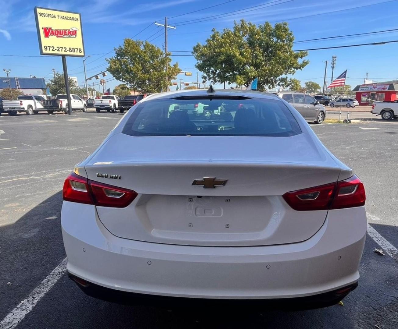 2022 Chevrolet Malibu 1FL (1G1ZC5ST7NF) with an 1.5L L4 DOHC 16V engine, 6A transmission, located at 945 E. Jefferson Blvd, Dallas, TX, 75203, (214) 943-7777, 32.752514, -96.811630 - Photo#3