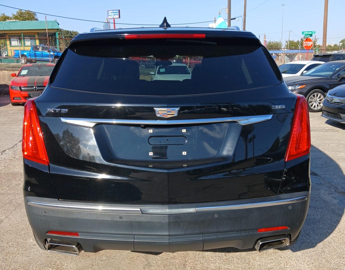 2019 Black Cadillac XT5 Premium Luxury (1GYKNERS4KZ) with an 3.6L V6 DOHC 24V engine, 8A transmission, located at 945 E. Jefferson Blvd, Dallas, TX, 75203, (214) 943-7777, 32.752514, -96.811630 - Photo#3