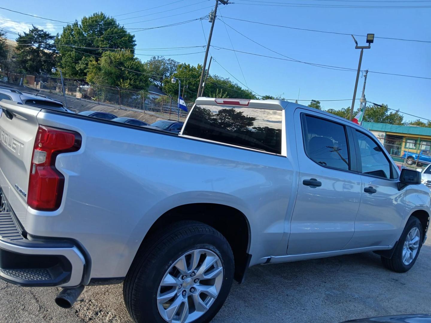 2019 Silver Chevrolet Silverado 1500 Custom Crew Cab Short Box 2WD (3GCPWBEH5KG) with an 4.3L V6 engine, 6A transmission, located at 945 E. Jefferson Blvd, Dallas, TX, 75203, (214) 943-7777, 32.752514, -96.811630 - Photo#2