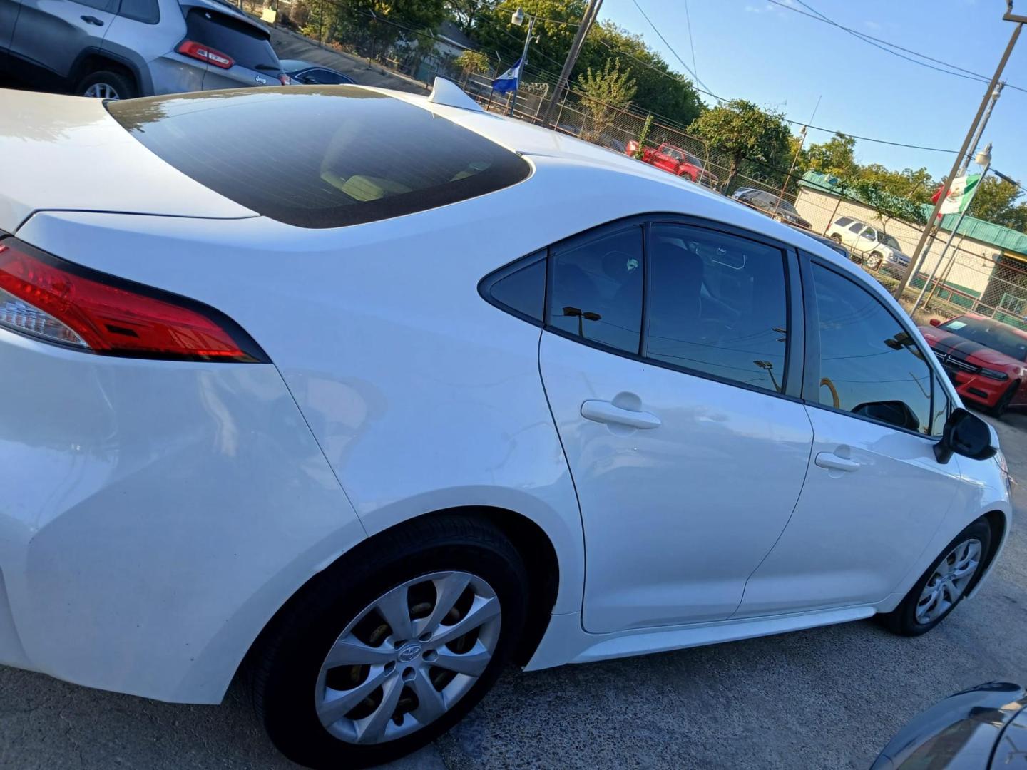 2020 white Toyota Corolla LE (JTDEPRAE6LJ) with an 1.8L L4 DOHC 16V engine, CVT transmission, located at 945 E. Jefferson Blvd, Dallas, TX, 75203, (214) 943-7777, 32.752514, -96.811630 - Photo#2