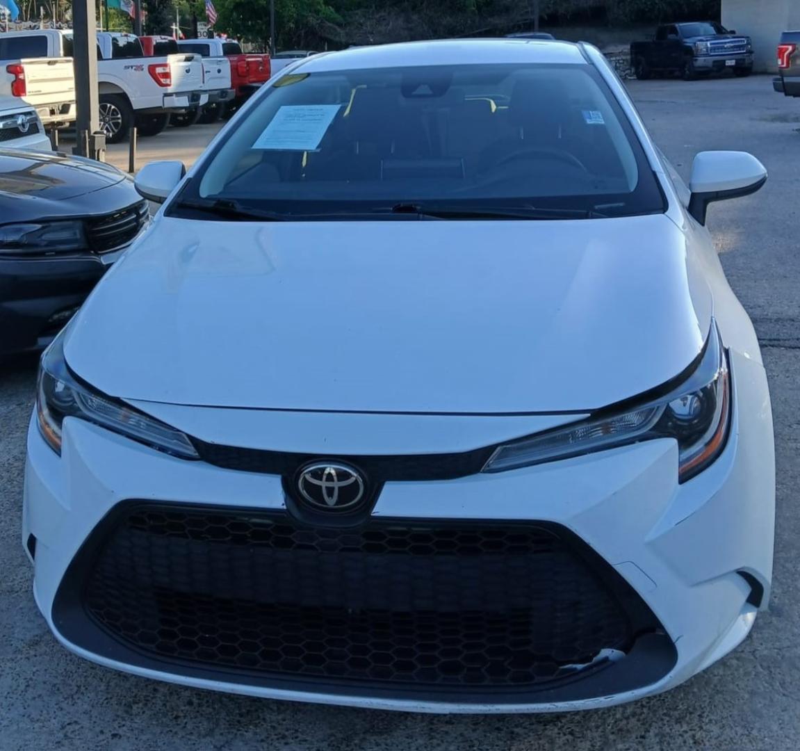 2020 white Toyota Corolla LE (JTDEPRAE6LJ) with an 1.8L L4 DOHC 16V engine, CVT transmission, located at 945 E. Jefferson Blvd, Dallas, TX, 75203, (214) 943-7777, 32.752514, -96.811630 - Photo#1