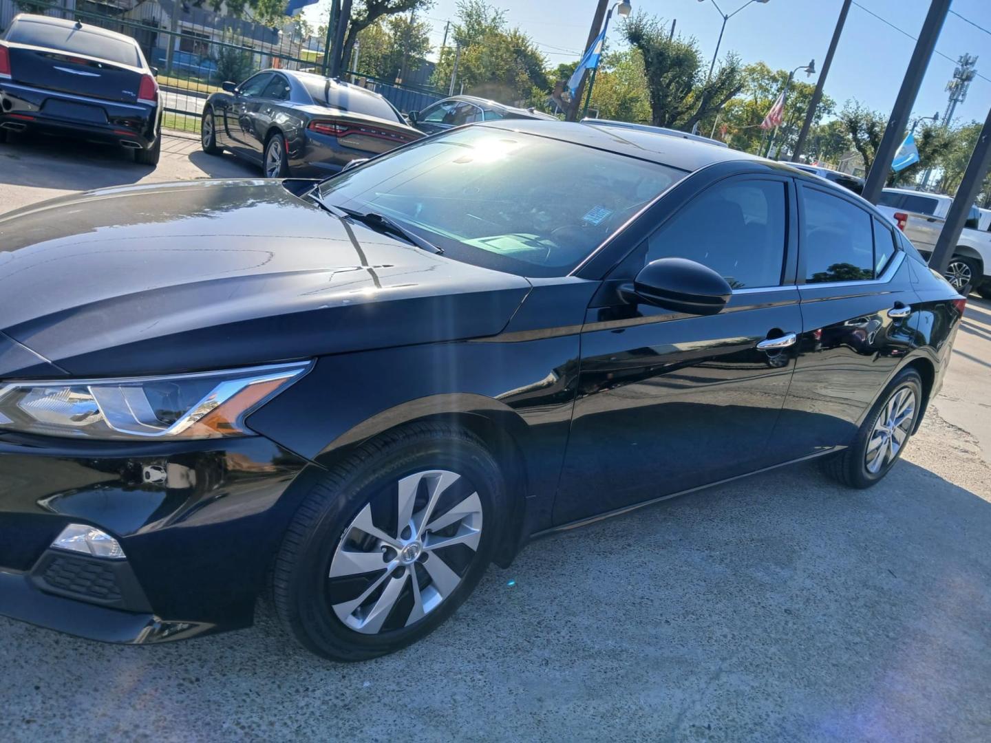 2019 Black Nissan Altima 2.5 S (1N4BL4BV8KC) with an 2.5L L4 DOHC 16V engine, CVT transmission, located at 945 E. Jefferson Blvd, Dallas, TX, 75203, (214) 943-7777, 32.752514, -96.811630 - Photo#0