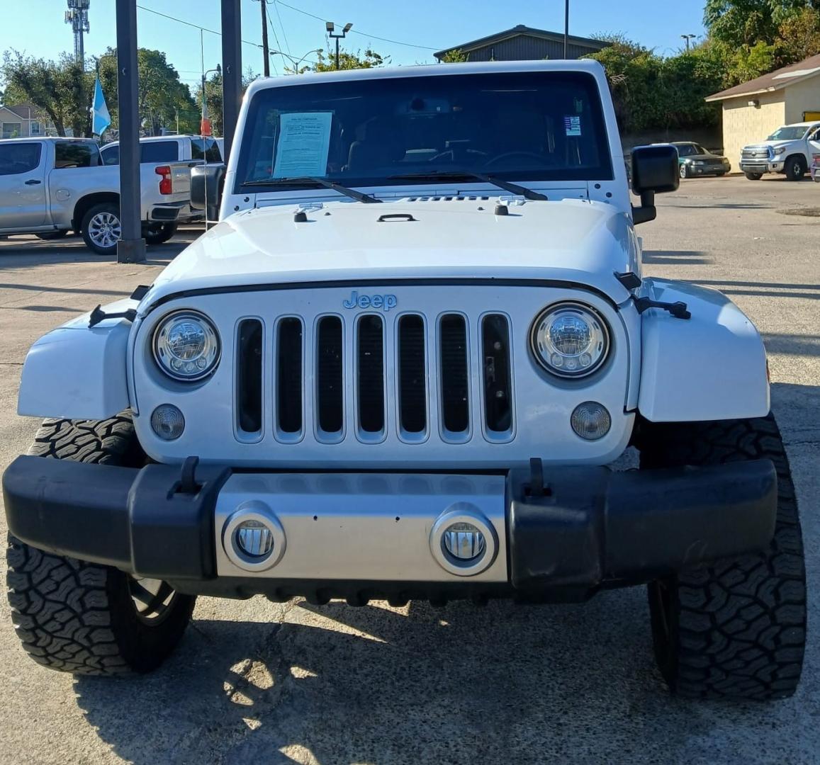 2017 white Jeep Wrangler Unlimited Sahara 4WD (1C4BJWEG2HL) with an 3.6L V6 DOHC 24V FFV engine, located at 945 E. Jefferson Blvd, Dallas, TX, 75203, (214) 943-7777, 32.752514, -96.811630 - Photo#1