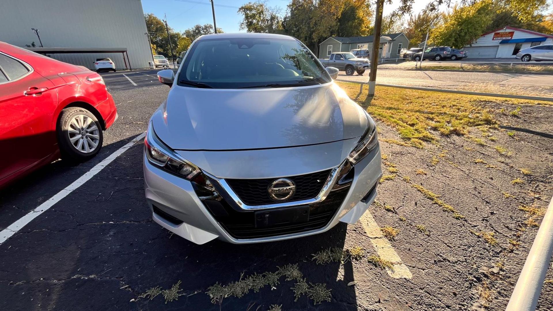 2020 Silver Nissan Versa SV (3N1CN8EV2LL) with an 1.6L L4 DOHC 16V engine, CVT transmission, located at 945 E. Jefferson Blvd, Dallas, TX, 75203, (214) 943-7777, 32.752514, -96.811630 - Photo#1