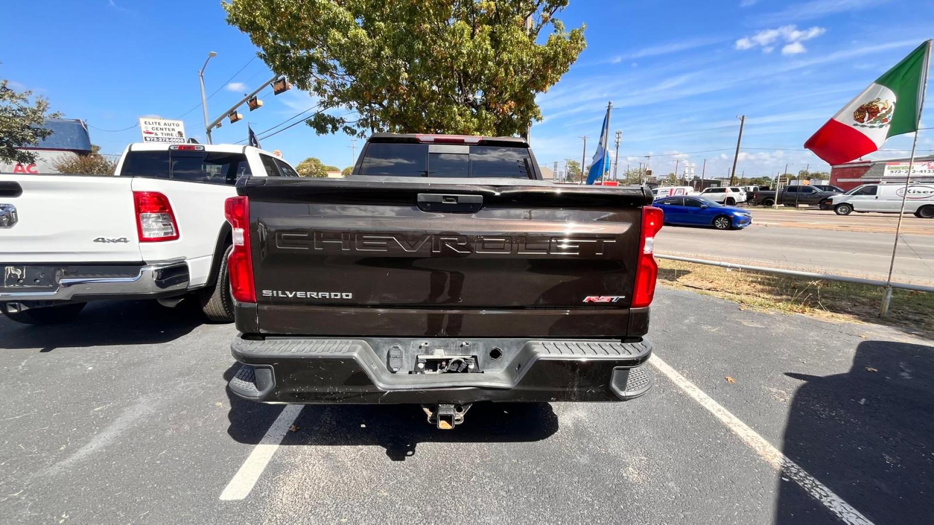 2019 Brown Chevrolet Silverado 1500 RST Crew Cab 4WD (1GCUYEED5KZ) with an 5.3L V8 OHV 16V engine, 6A transmission, located at 945 E. Jefferson Blvd, Dallas, TX, 75203, (214) 943-7777, 32.752514, -96.811630 - Photo#3