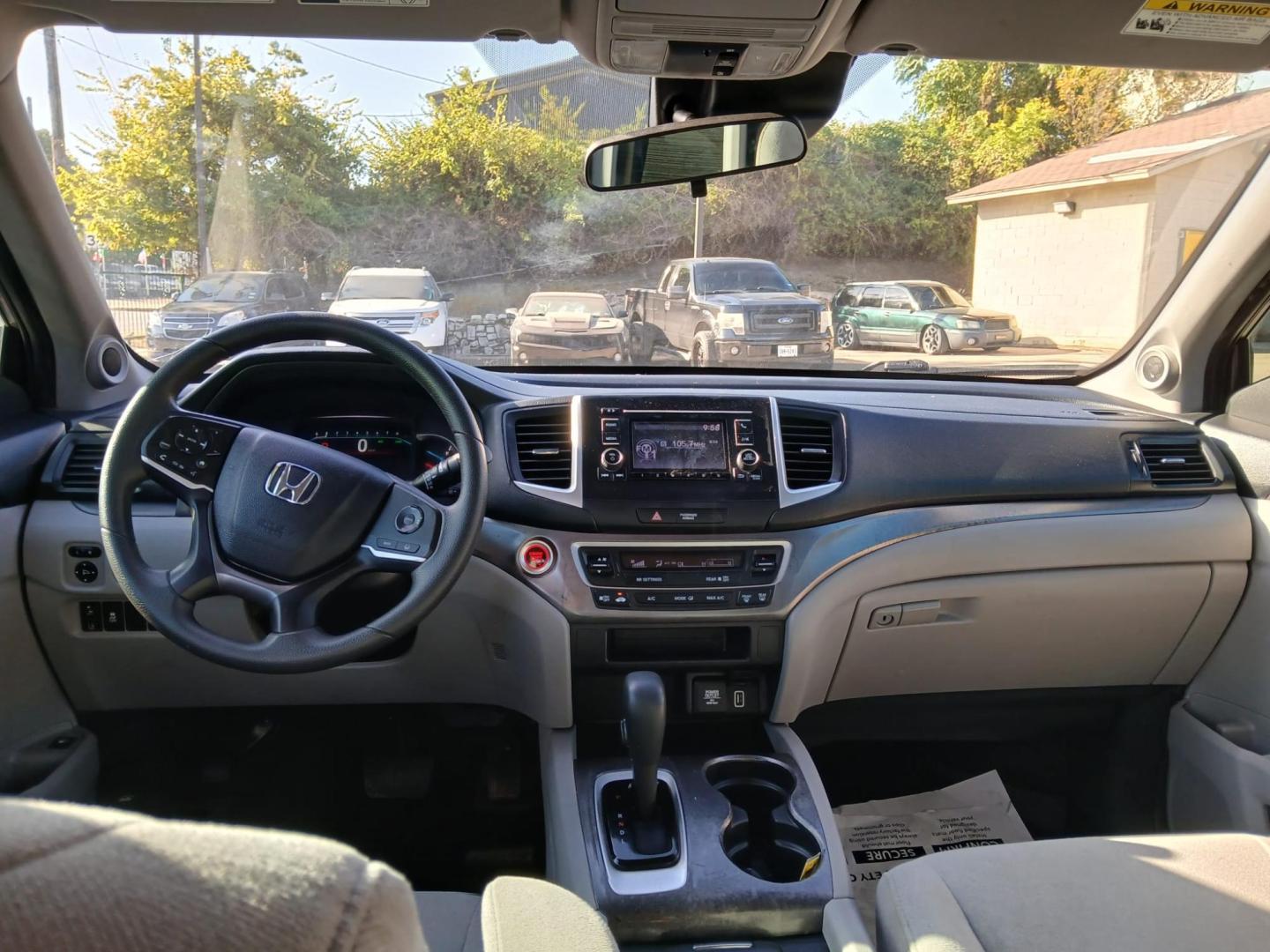 2019 Gray Honda Pilot LX 2WD (5FNYF5H17KB) with an 3.5L V6 SOHC 24V engine, 6A transmission, located at 945 E. Jefferson Blvd, Dallas, TX, 75203, (214) 943-7777, 32.752514, -96.811630 - Photo#4