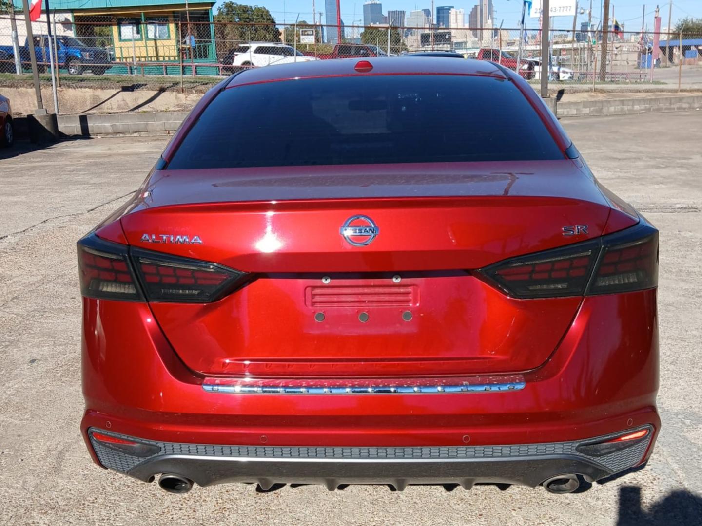 2020 Red Nissan Altima 2.5 SR (1N4BL4CV8LC) with an 2.5L L4 DOHC 16V engine, CVT transmission, located at 945 E. Jefferson Blvd, Dallas, TX, 75203, (214) 943-7777, 32.752514, -96.811630 - Photo#3