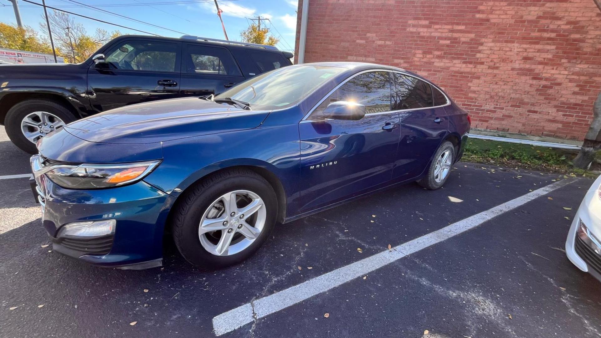 2019 Blue /Black Chevrolet Malibu 1FL (1G1ZC5ST2KF) with an 1.5L L4 DOHC 16V engine, 6A transmission, located at 945 E. Jefferson Blvd, Dallas, TX, 75203, (214) 943-7777, 32.752514, -96.811630 - Photo#0