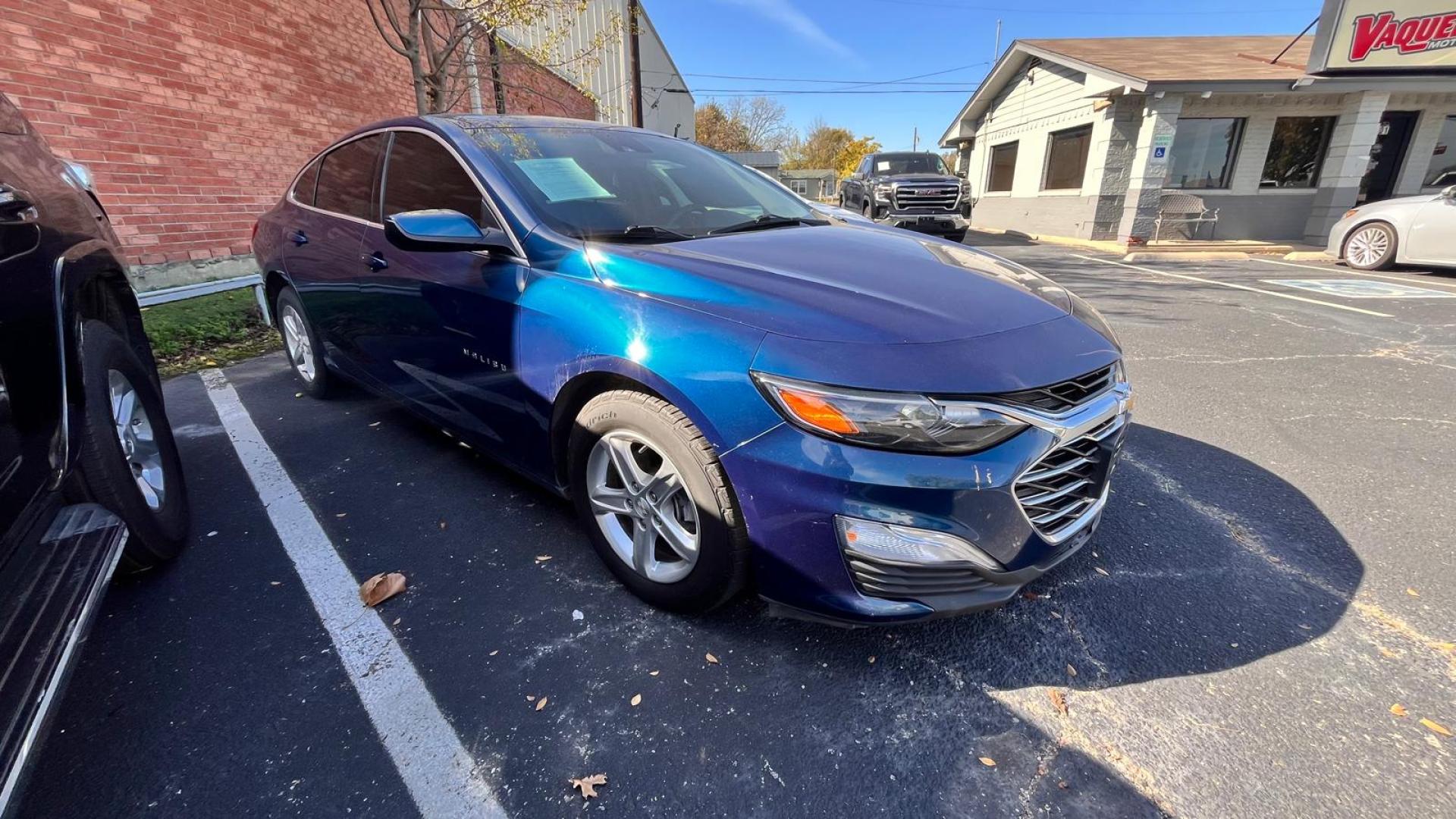 2019 Blue /Black Chevrolet Malibu 1FL (1G1ZC5ST2KF) with an 1.5L L4 DOHC 16V engine, 6A transmission, located at 945 E. Jefferson Blvd, Dallas, TX, 75203, (214) 943-7777, 32.752514, -96.811630 - Photo#2