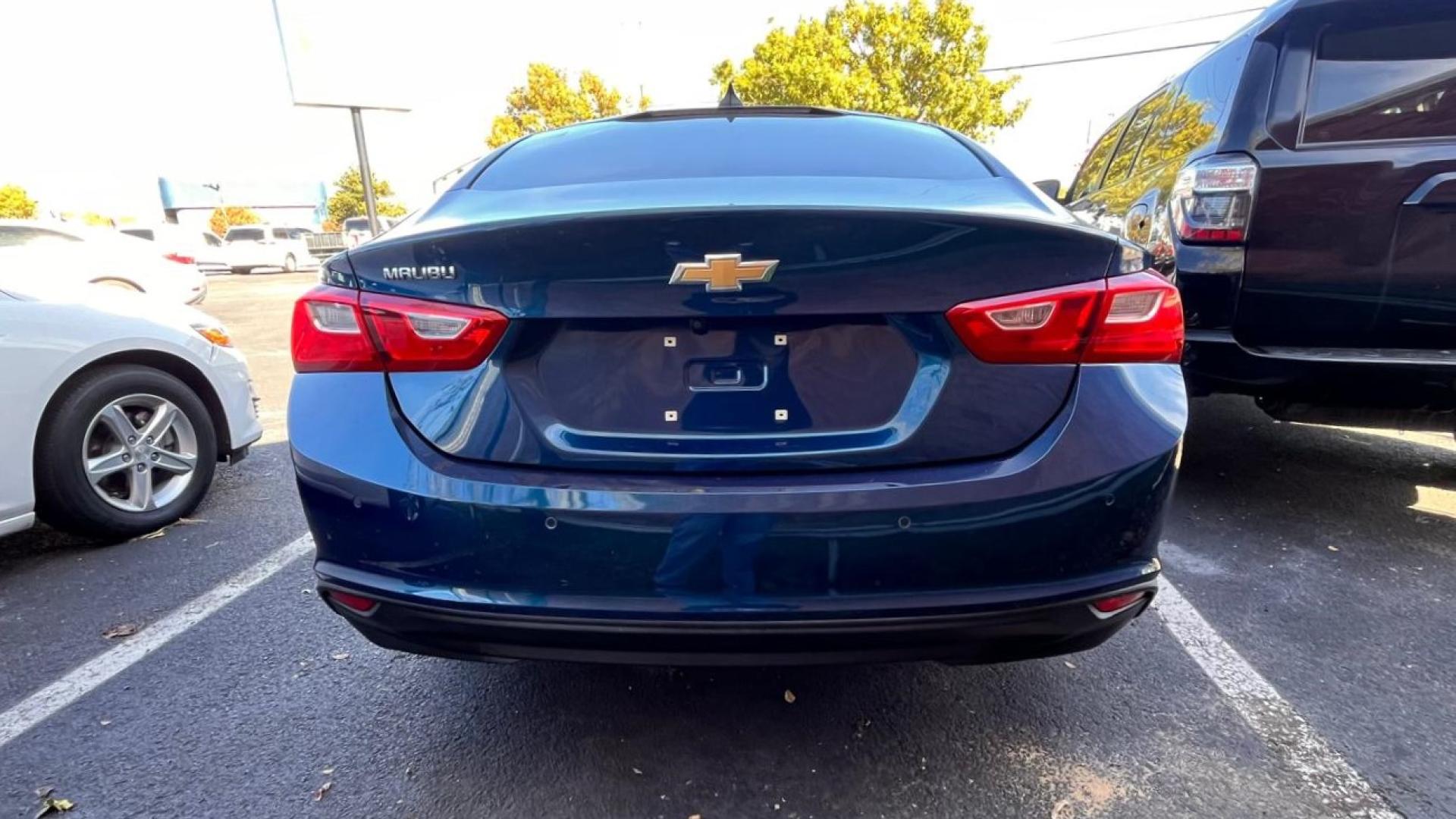 2019 Blue /Black Chevrolet Malibu 1FL (1G1ZC5ST2KF) with an 1.5L L4 DOHC 16V engine, 6A transmission, located at 945 E. Jefferson Blvd, Dallas, TX, 75203, (214) 943-7777, 32.752514, -96.811630 - Photo#3