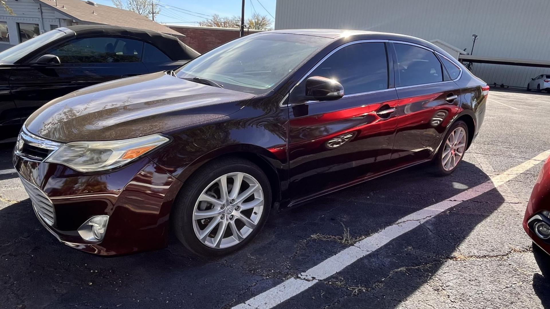 2013 Maroon Toyota Avalon XLE (4T1BK1EB8DU) with an 3.5L V6 DOHC 24V engine, 6-Speed Automatic transmission, located at 945 E. Jefferson Blvd, Dallas, TX, 75203, (214) 943-7777, 32.752514, -96.811630 - Photo#0