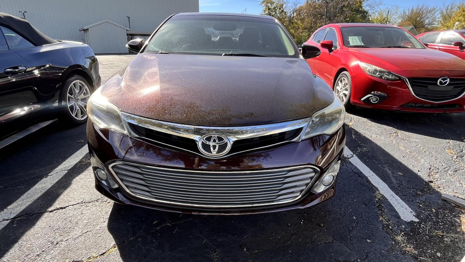 2013 Maroon Toyota Avalon XLE (4T1BK1EB8DU) with an 3.5L V6 DOHC 24V engine, 6-Speed Automatic transmission, located at 945 E. Jefferson Blvd, Dallas, TX, 75203, (214) 943-7777, 32.752514, -96.811630 - Photo#1