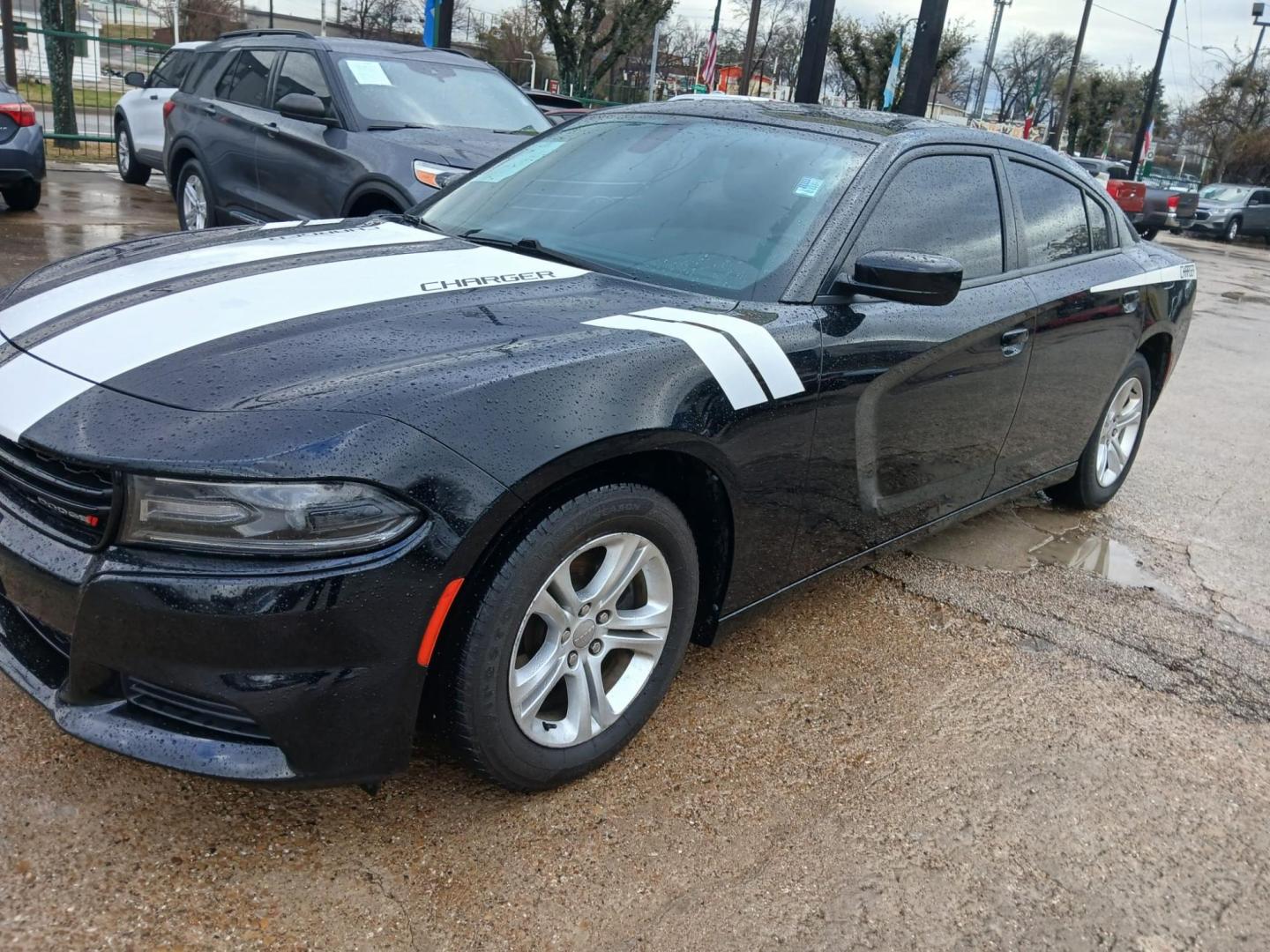 2020 Black Dodge Charger SXT (2C3CDXBG0LH) with an 3.6L V6 DOHC 24V engine, 8A transmission, located at 945 E. Jefferson Blvd, Dallas, TX, 75203, (214) 943-7777, 32.752514, -96.811630 - Photo#0